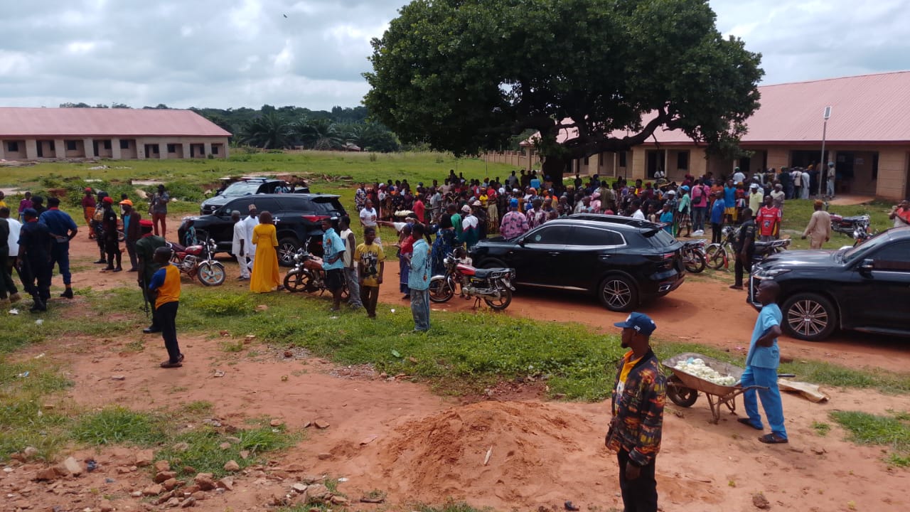 Edo LG Poll: APC Chairmanship Candidate Sunny Ekpeson Casts Vote at Iviukwe Primary School, Expresses Confidence in Victory
