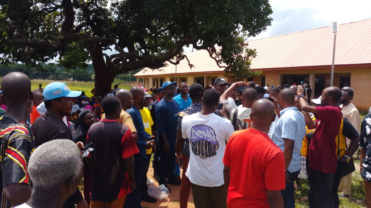 Edo LG Poll: APC Chairmanship Candidate Sunny Ekpeson Casts Vote at Iviukwe Primary School, Expresses Confidence in Victory