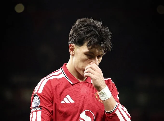 Man United Consider Fine for Martínez After Explosive Attack on Club Chiefs