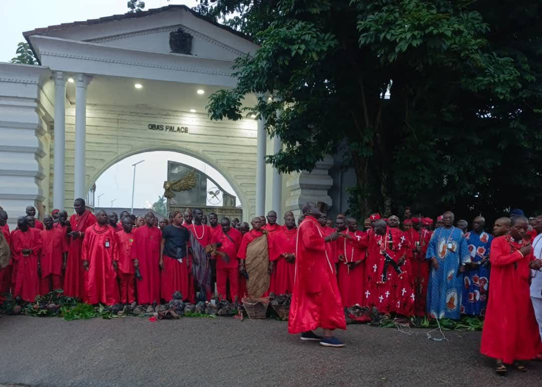 PHOTOS: Oba of Benin places curse on kidnappers, armed robbers, criminals