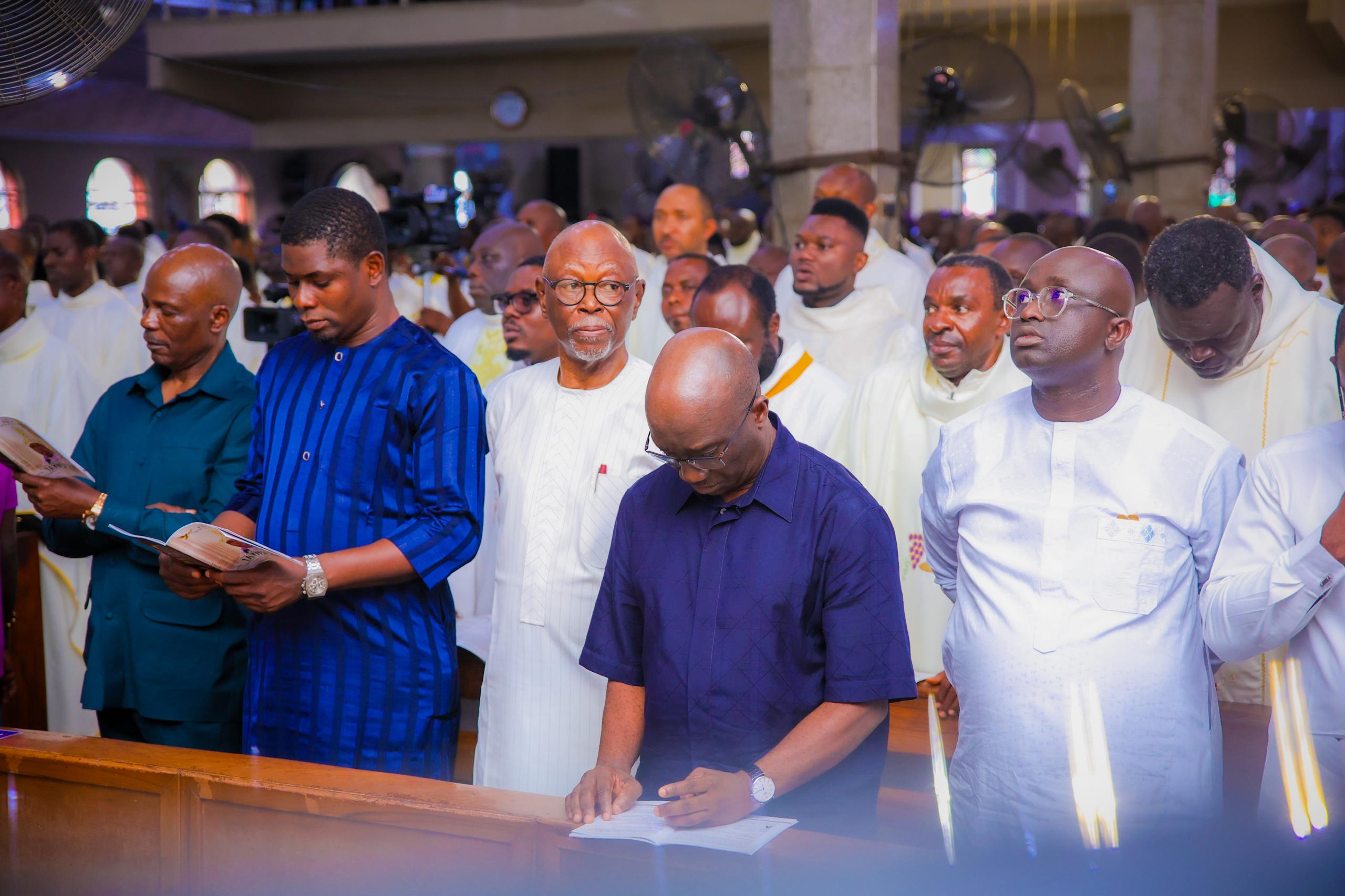 Edo ALGON Boss Sunny Ekpeson Joins Gov. Okpebholo, Dignitaries To Receive Remains Of Late Archbishop Akubeze In Benin [SEE PHOTOS]