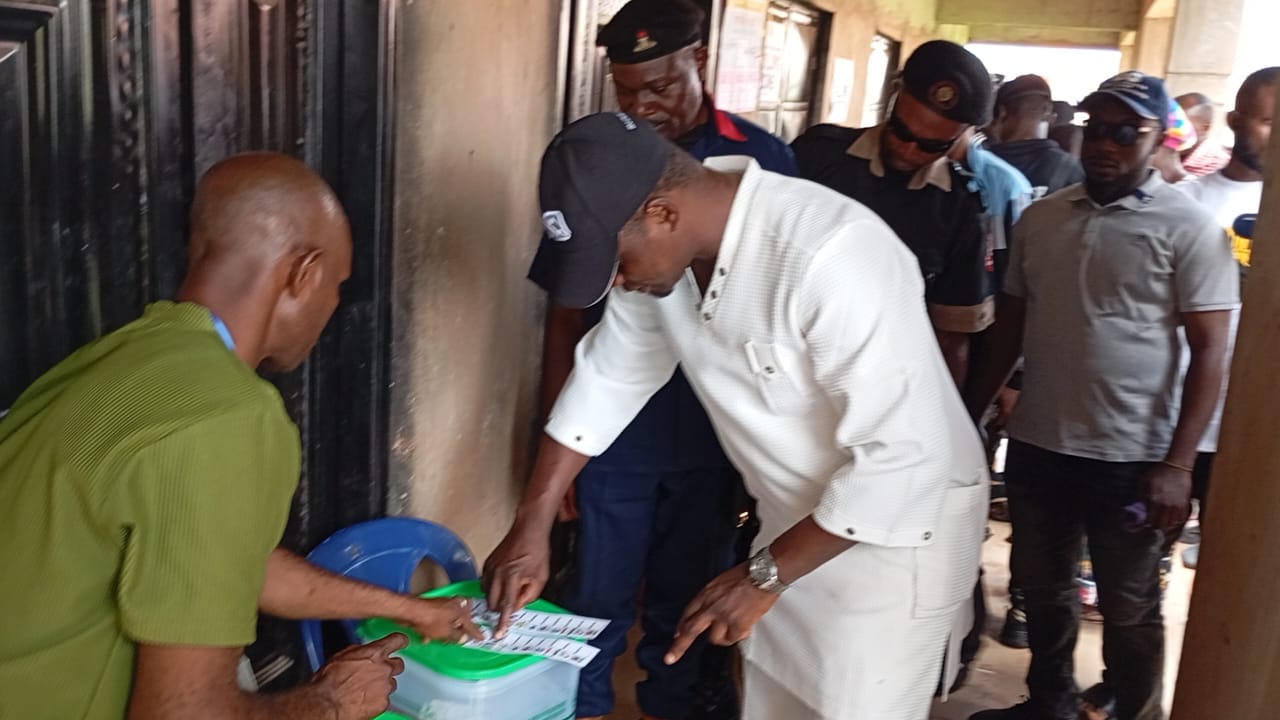 Edo LG Poll: APC Chairmanship Candidate Sunny Ekpeson Casts Vote at Iviukwe Primary School, Expresses Confidence in Victory